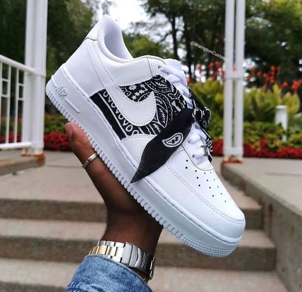 EXTRA LACE BLACK WHITE CUSTOM AIR FORCE 1
