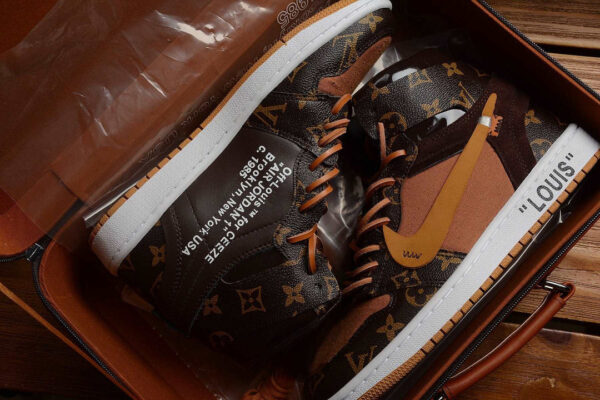 OFF-LOUIS LV CUSTOM AIR JORDAN 1 - Image 3
