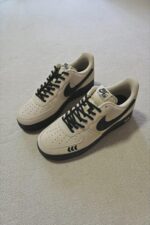 Custom Air Force 1 Low Suede Sneakers: Minimalist Text Streetwear Shoes - Image 4